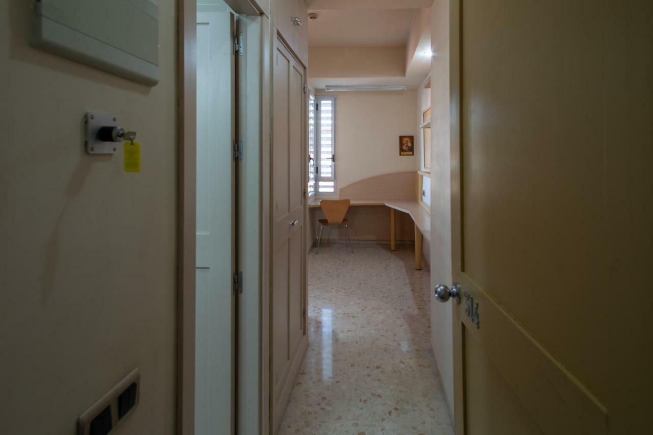 Отель Residencia Sagrado Corazon Севилья Экстерьер фото
